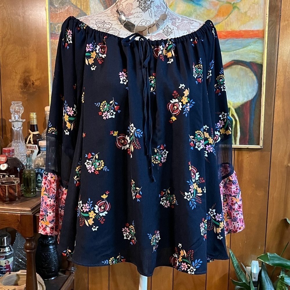 🛍️ROCKS & INDIGO Navy floral blouse with pink full sleeve, size XL. - Picture 2 of 10